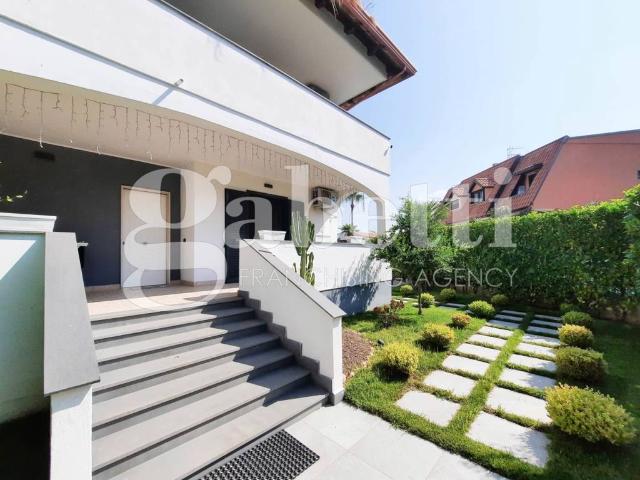 Villa Indipendente in vendita a Giugliano In Campania, Campania