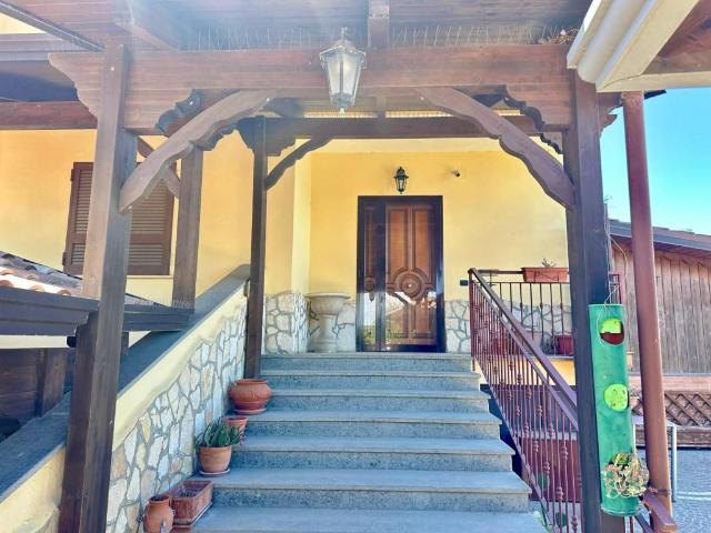 Villa Indipendente in vendita a Giugliano In Campania, Campania