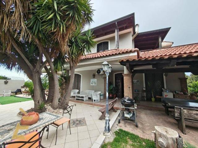 Villa Indipendente in vendita a Giugliano In Campania, Campania