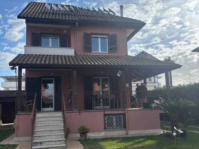 Villa Indipendente in vendita a Giugliano In Campania, Campania