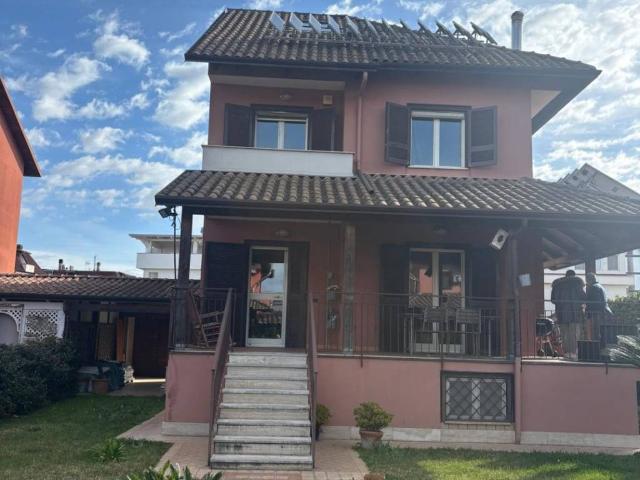 Villa Indipendente in vendita a Giugliano In Campania, Campania
