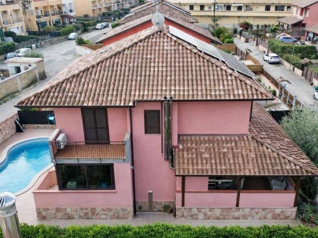 Villa Indipendente in vendita a Giugliano In Campania, Campania