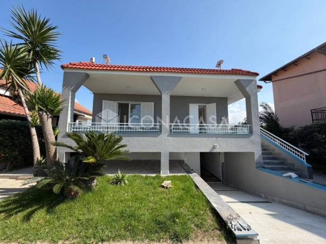 Villa Indipendente in vendita a Giugliano In Campania, Campania