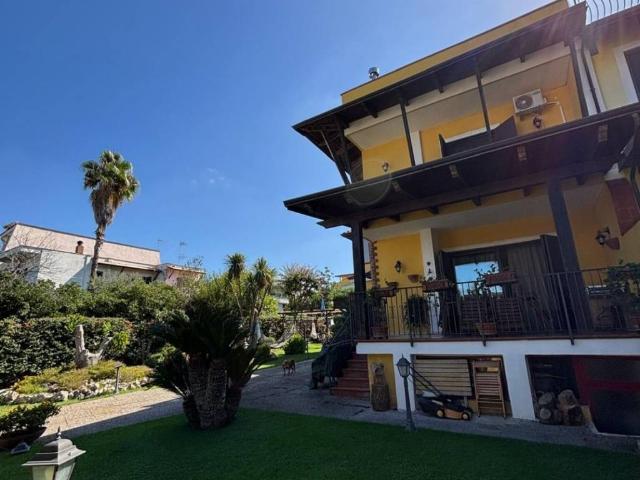 Villa Indipendente in vendita a Giugliano In Campania, Campania