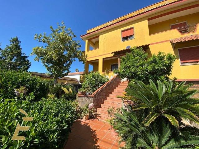 Villa Indipendente in vendita a Grotta dell'Olmo, Giugliano In Campania