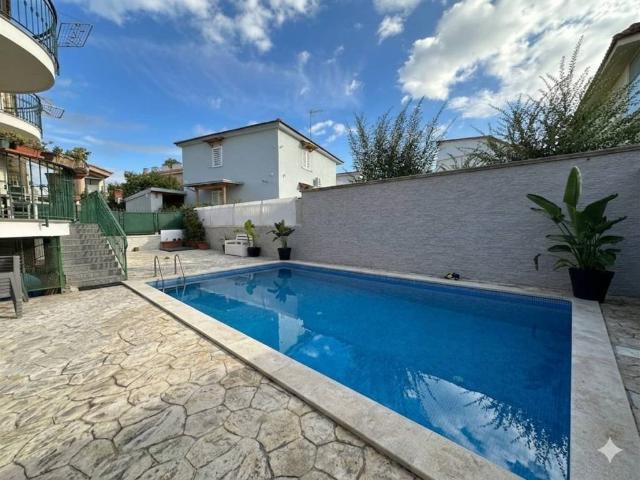 Villa Indipendente in vendita a Giugliano In Campania, Campania