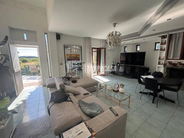 Villa Indipendente in vendita a Giugliano In Campania, Campania