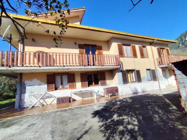 Villa Indipendente in vendita a Giuliano Di Roma, Lazio