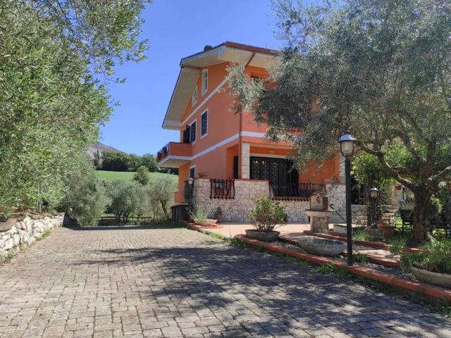 Villa Indipendente in vendita a Giuliano Di Roma, Lazio