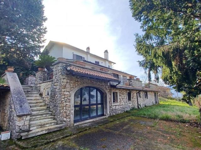 Villa Indipendente in vendita a Giuliano Di Roma, Lazio