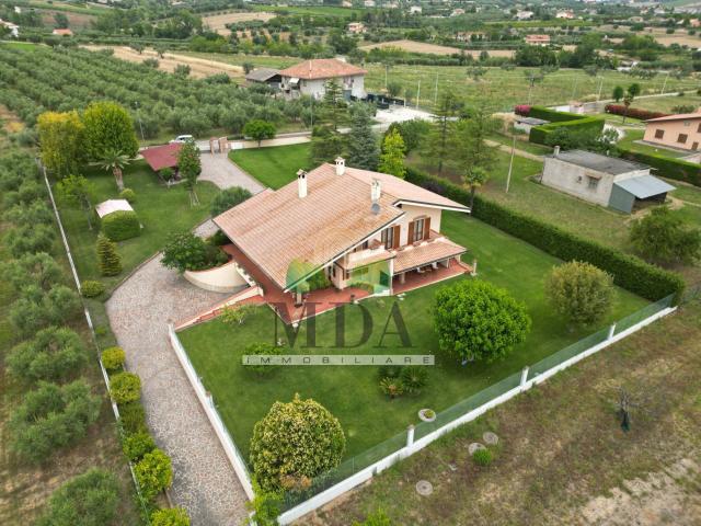 Villa Indipendente in vendita a Giulianova, Abruzzo