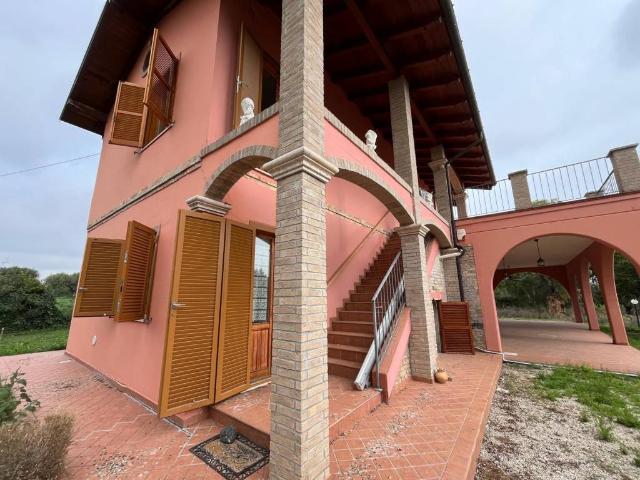 Villa Indipendente in vendita a Colledoro, Giulianova