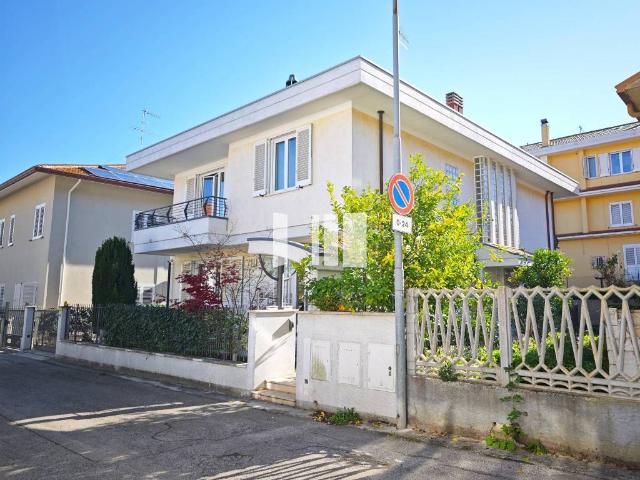 Villa Indipendente in vendita a Giulianova, Abruzzo