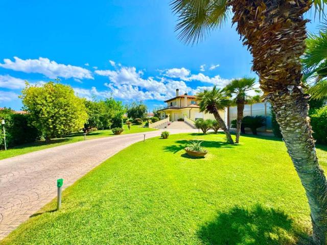 Villa Indipendente in vendita a Giulianova, Abruzzo