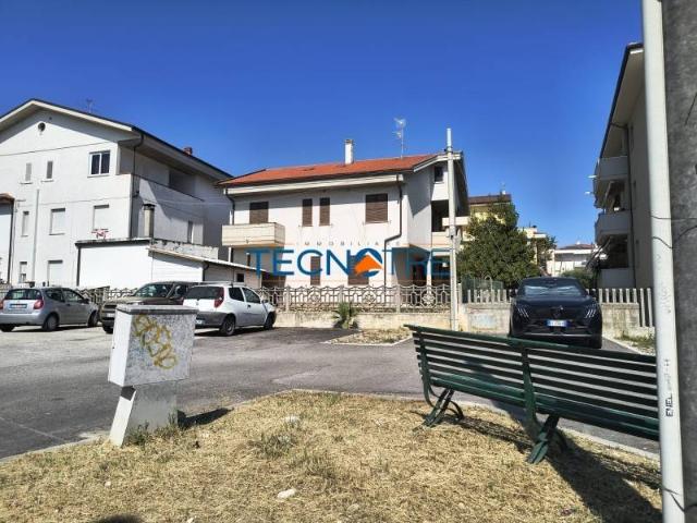 Villa Indipendente in vendita a Giulianova, Abruzzo