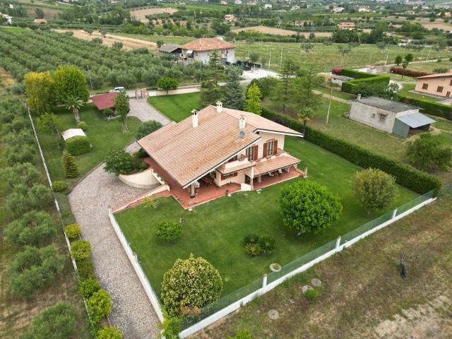 Villa Indipendente in vendita a Giulianova, Abruzzo