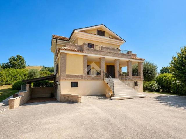 Villa Indipendente in vendita a Giulianova, Abruzzo