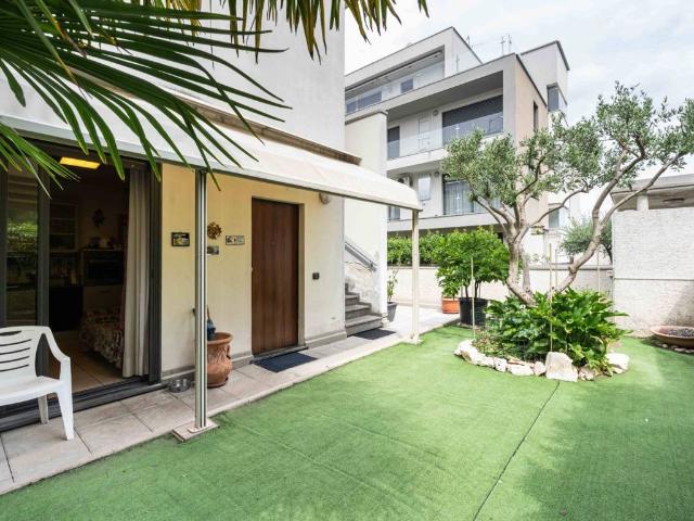 Villa Indipendente in vendita a Giussano, Lombardia