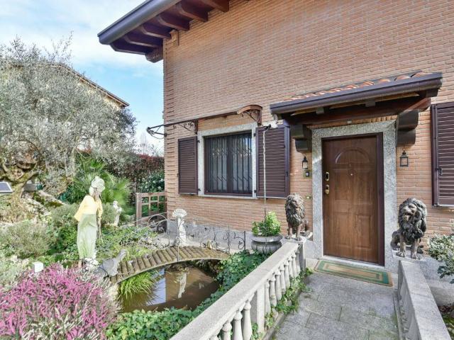 Villa Indipendente in vendita a Robbiano, Giussano