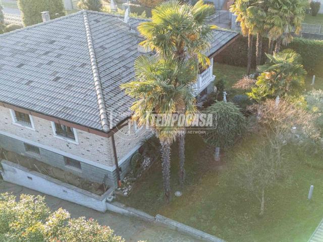 Villa Indipendente in vendita a Giussano, Lombardia
