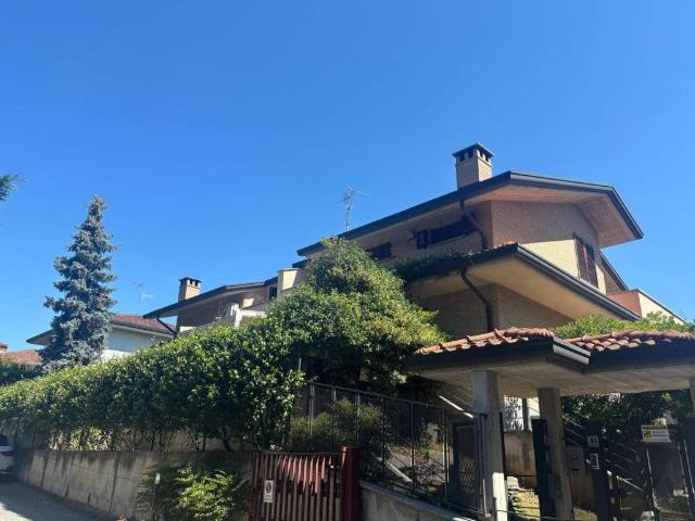 Villa Indipendente in vendita a Robbiano, Giussano