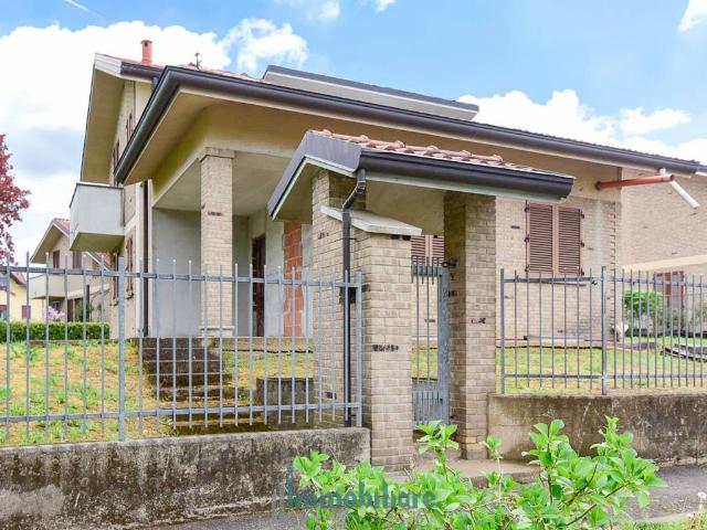 Villa Indipendente in vendita a Robbiano, Giussano