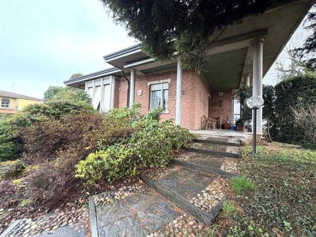 Villa Indipendente in vendita a Brugazzo, Giussano