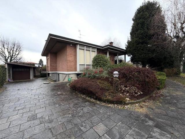 Villa Indipendente in vendita a Brugazzo, Giussano