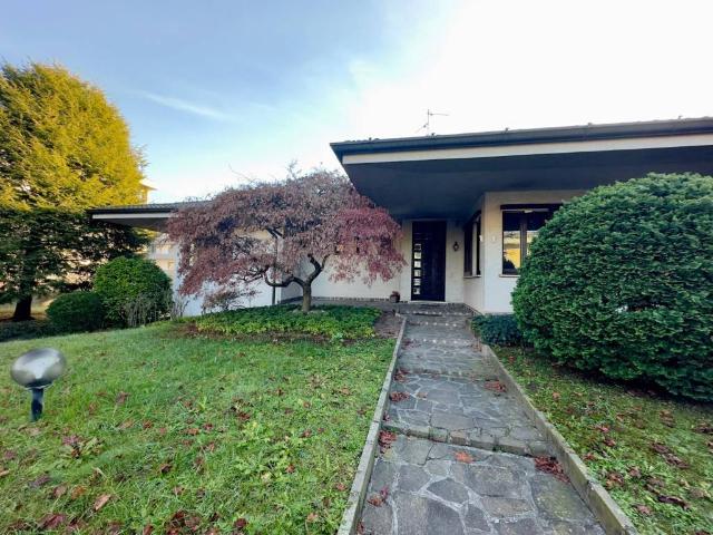 Villa Indipendente in vendita a Birone, Giussano
