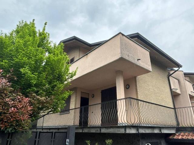 Villa Indipendente in vendita a Robbiano, Giussano