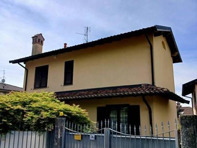 Villa Indipendente in vendita a Robbiano, Giussano