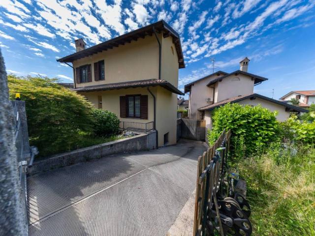 Villa Indipendente in vendita a Robbiano, Giussano