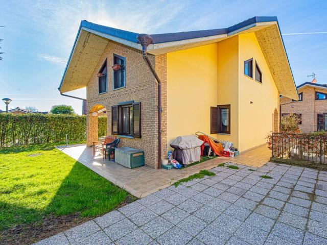 Villa Indipendente in vendita a Unione Montana di Comuni delle Valli di Lanzo, Ceronda e Casternone, Piemonte