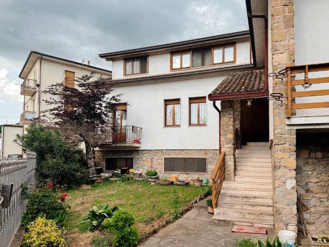 Villa Indipendente in vendita a Godiasco Salice Terme, Godiasco