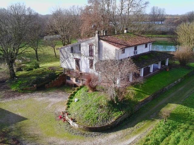 Villa Indipendente in vendita a Goito, Lombardia