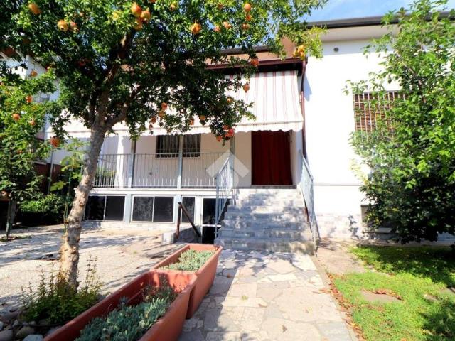 Villa Indipendente in vendita a Torre, Goito