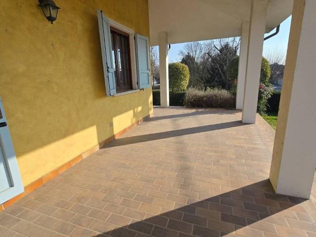 Villa Indipendente in vendita a Goito, Lombardia