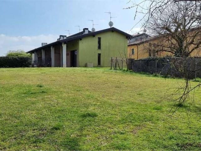 Villa Indipendente in vendita a Torre, Goito