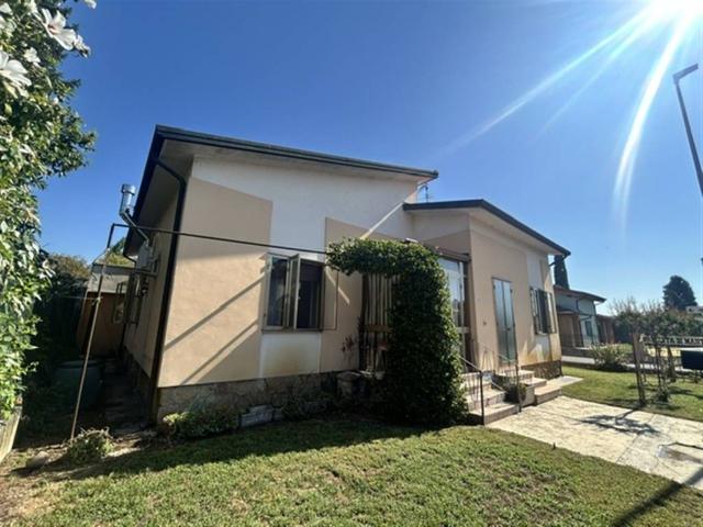 Villa Indipendente in vendita a Solarolo, Goito
