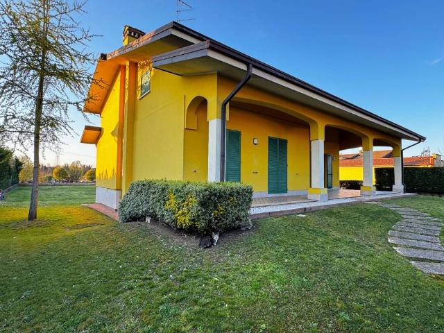 Villa Indipendente in vendita a Torre, Goito