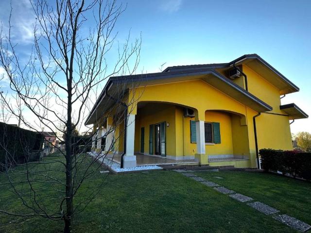 Villa Indipendente in vendita a Torre, Goito