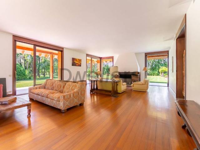 Villa Indipendente in vendita a Golasecca, Lombardia