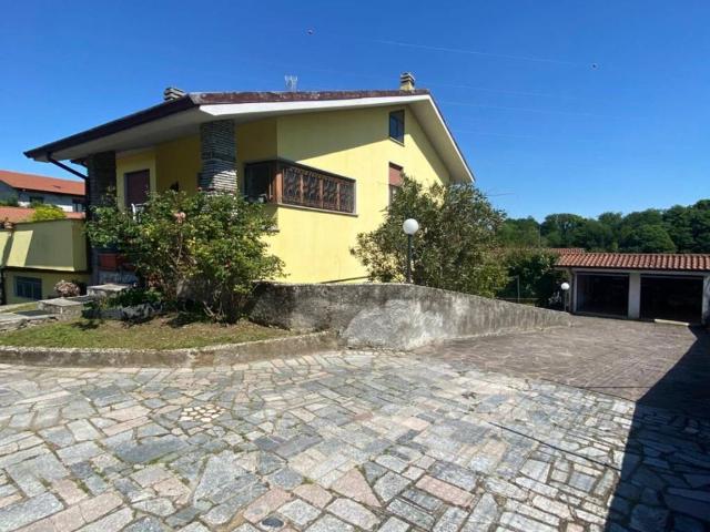 Villa Indipendente in vendita a Golasecca, Varese