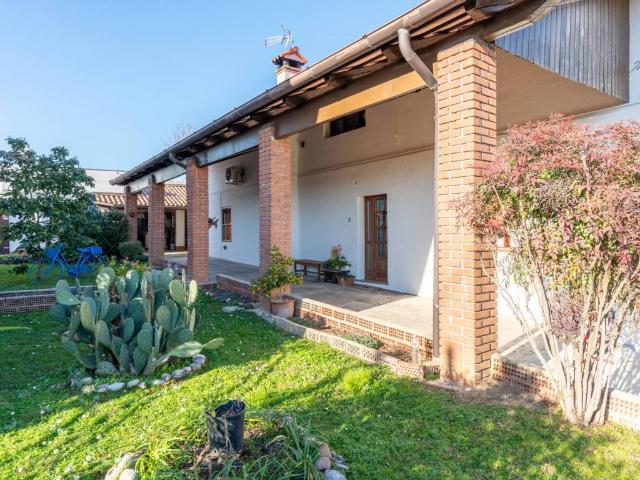 Villa Indipendente in vendita a Gonars, Friuli-Venezia Giulia