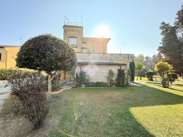 Villa Indipendente in vendita a Bondeno Di Gonzaga, Lombardia