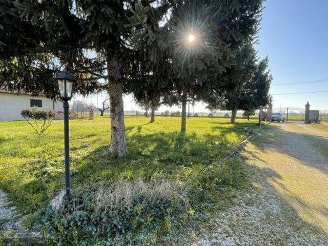 Villa Indipendente in vendita a Bondeno Di Gonzaga, Lombardia