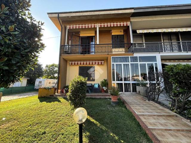 Villa Indipendente in vendita a Bondeno Di Gonzaga, Lombardia