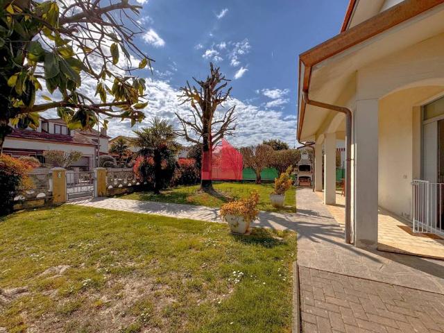 Villa Indipendente in vendita a Bondeno Di Gonzaga, Lombardia