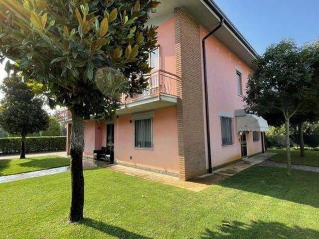 Villa Indipendente in vendita a Bondeno Di Gonzaga, Lombardia