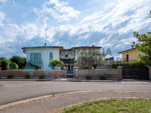 Villa Indipendente in vendita a Bondeno Di Gonzaga, Lombardia